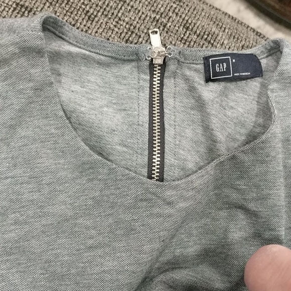 NWT Gap Soft short sleeve exposed back zip shirt - Picture 3 of 3